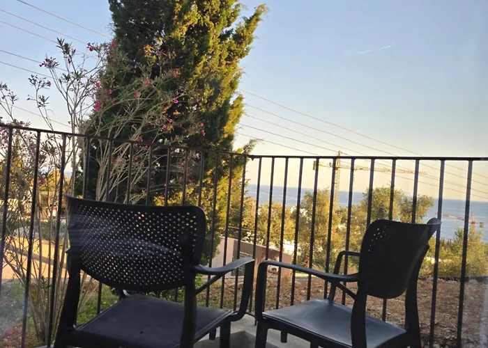 Olive Breeze Drymades Lejlighed